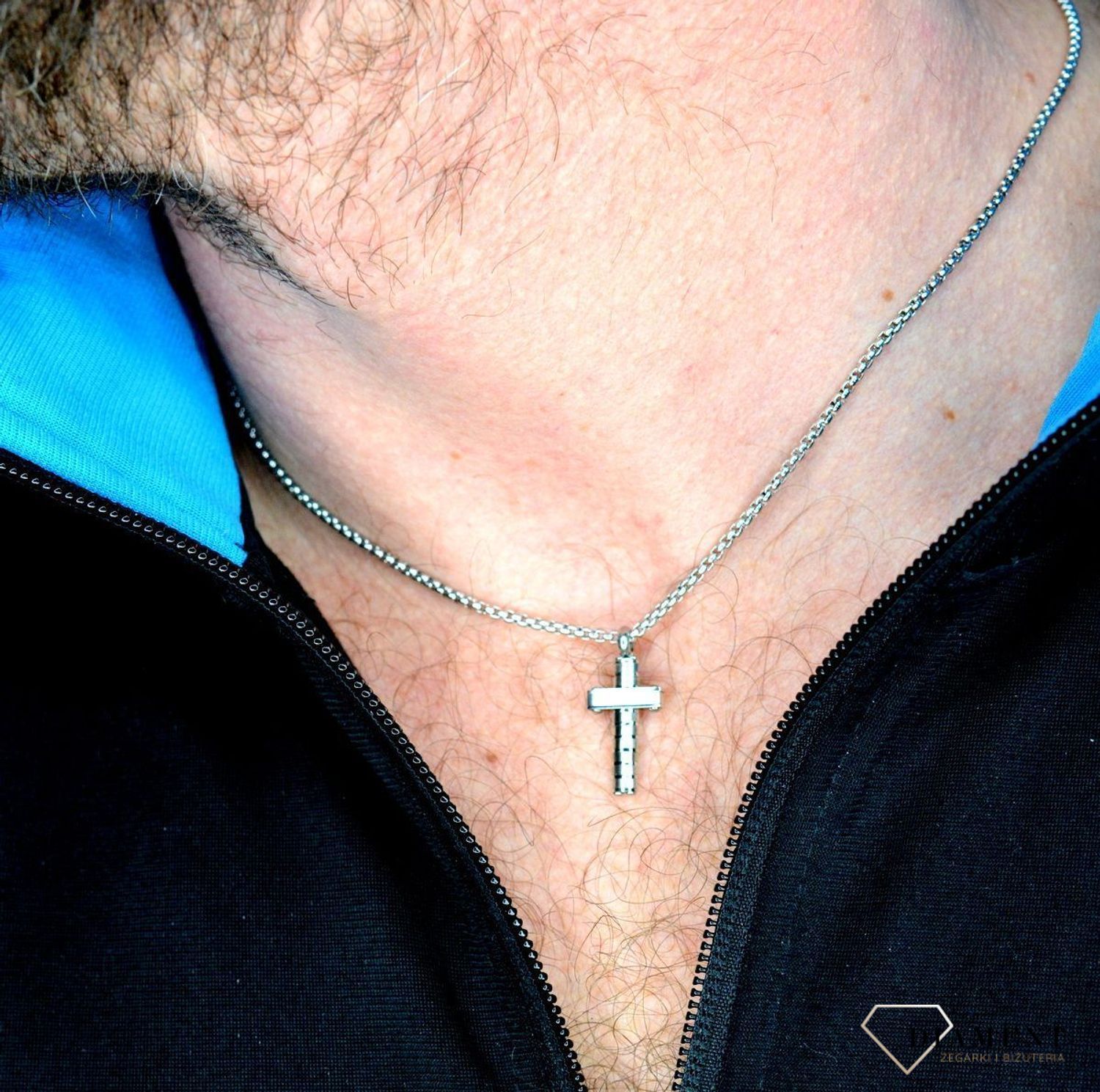 Naszyjnik Nomination Italy Strong Krzyż Srebrny 028303 001. Idealny do codziennych, casualowych stylizacji. Skromny, ale jednocześnie elegancki stanowi klasyczny dodatek lub prawdziwe wyznanie wiary. Wybierz go dla siebie .jpg